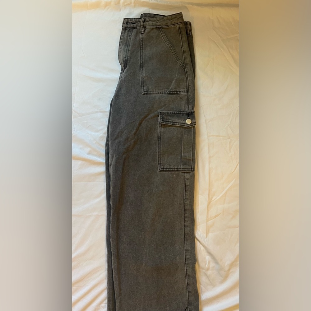I am selling jean pants that I got from Shein. They are medium and a size gray